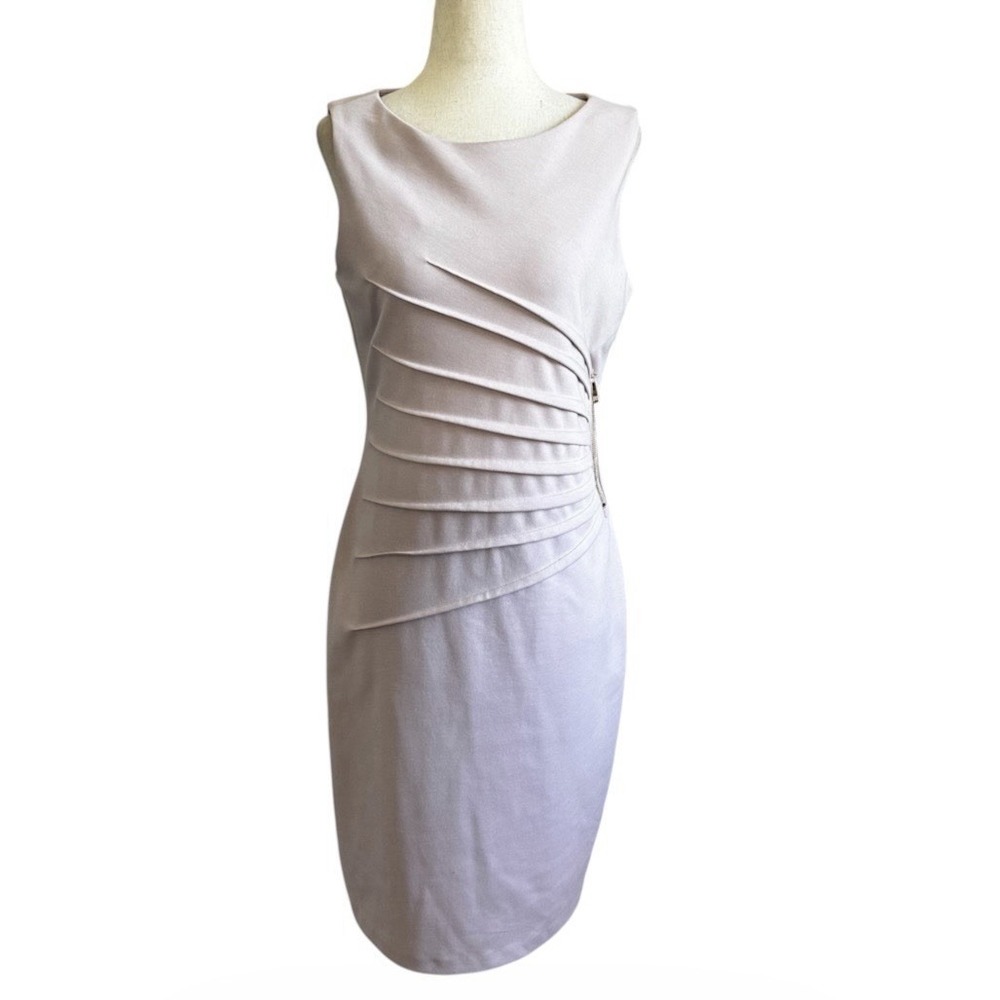 Ivanka Trump Sleeveless Boat Neck Sunburst Seamed Lilac Size 6 Dress | 24-10